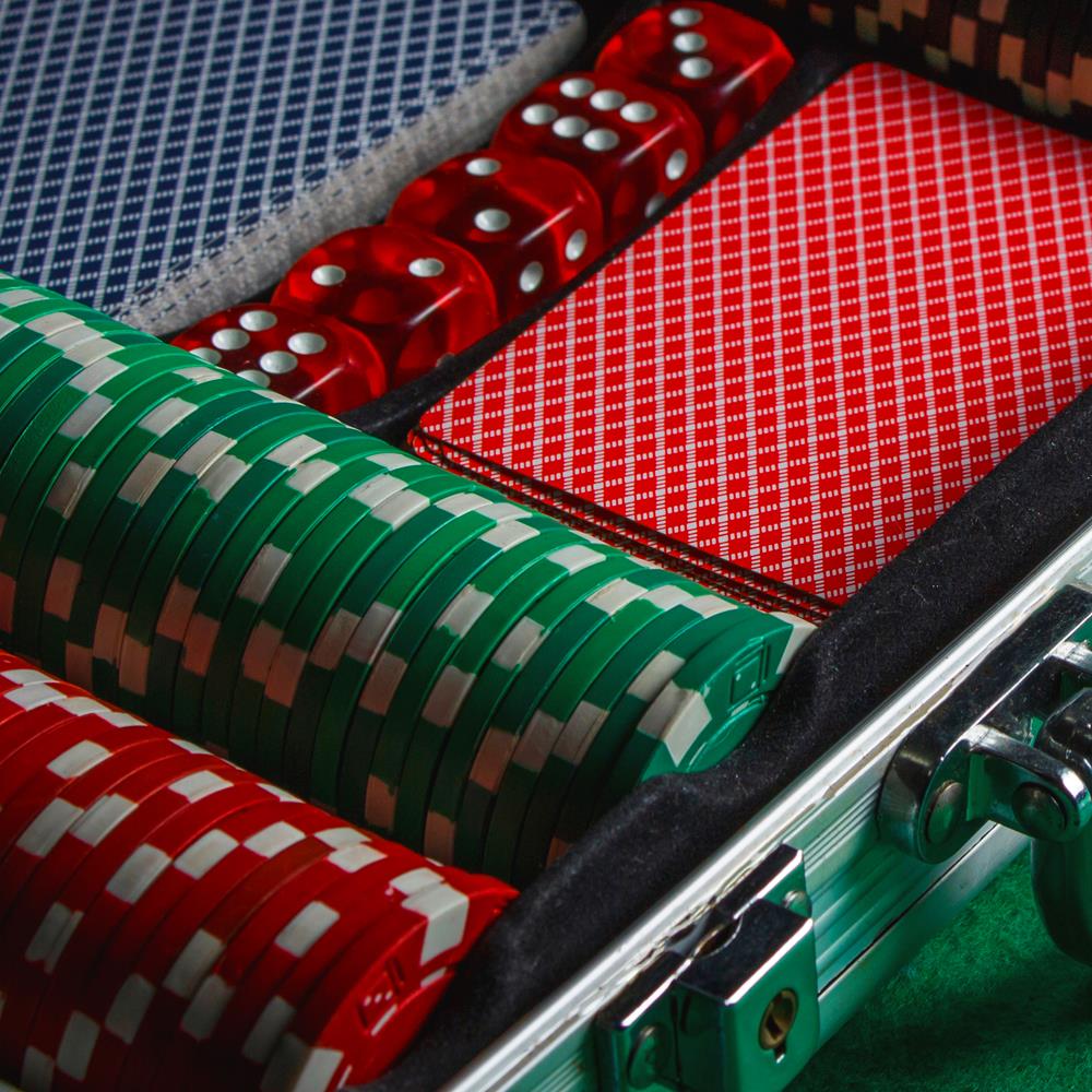 200 Pcs. Casino Poker Chip Set - Poker Chips With Aluminum Case
